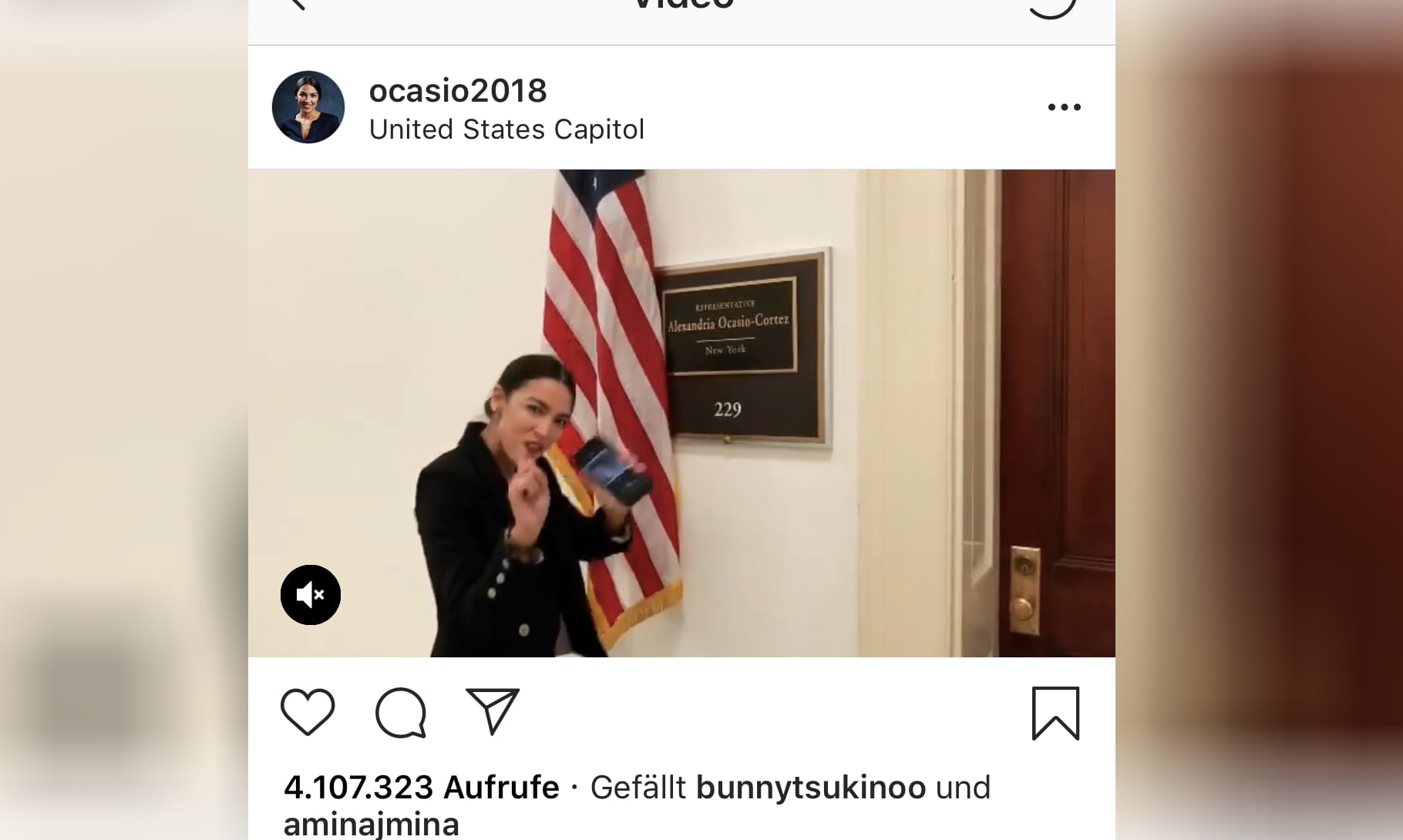 Über zwei Millionen Follower. US-Poltikerin Alexandria Ocasio-Cortez macht vieles richtig, findet Fuchs. Die Amerikanerin gibt sich auf Instagram nahbar und authentisch – und macht Späße vor der Kamera. Die Nutzer finden es toll.