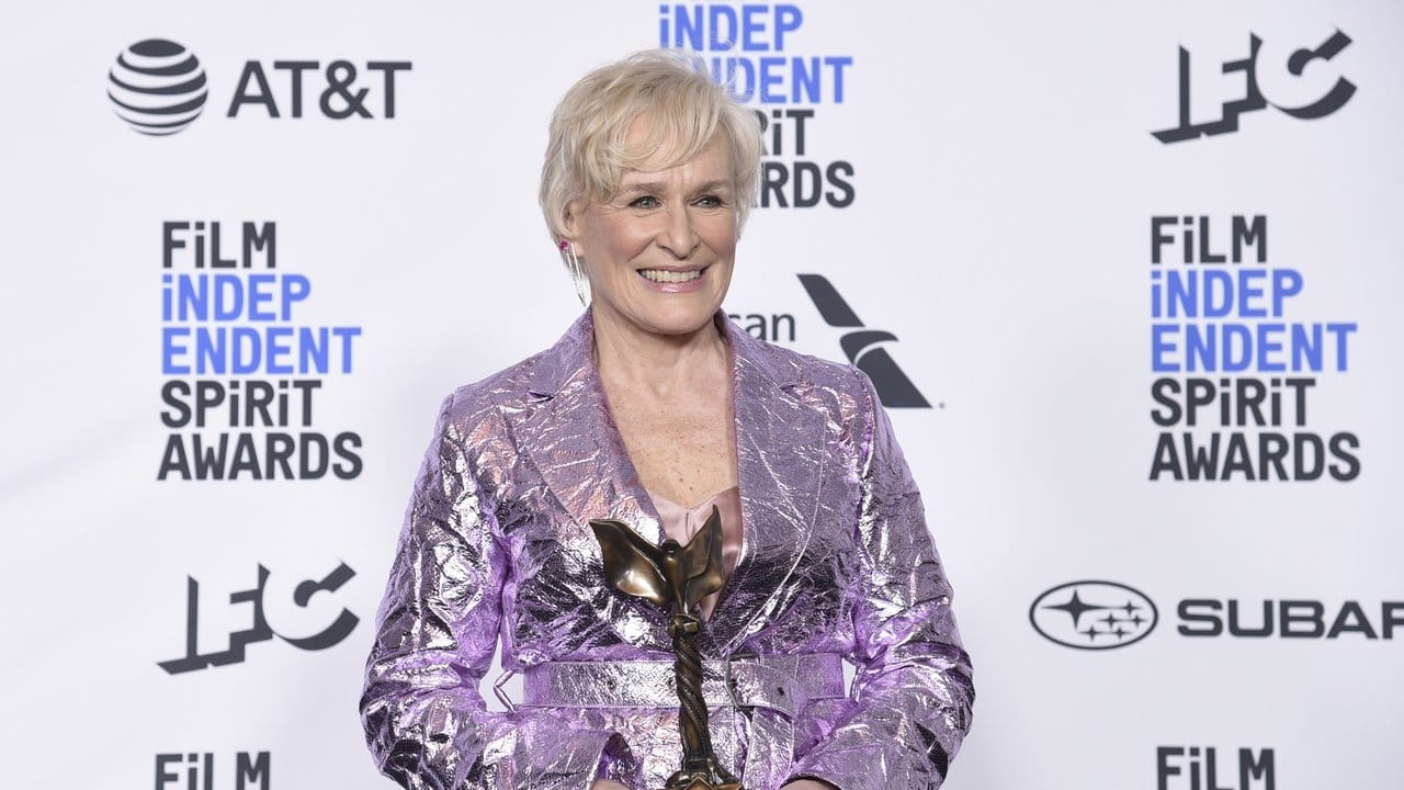 Glenn Close mit dem Preis für die beste weibliche Hauptrolle bei der Verleihung der 34. Glenn Close mit dem Preis für die beste weibliche Hauptrolle bei der Verleihung der 34.