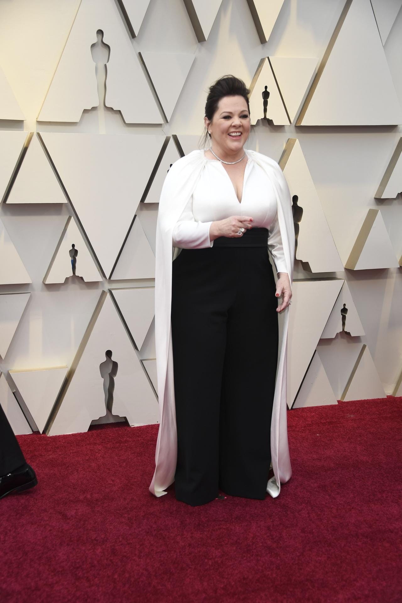 Melissa McCarthy: Sie ist nominiert und präsentiert auf dem Red Carpet einen Schwarz-Weiß-Look.