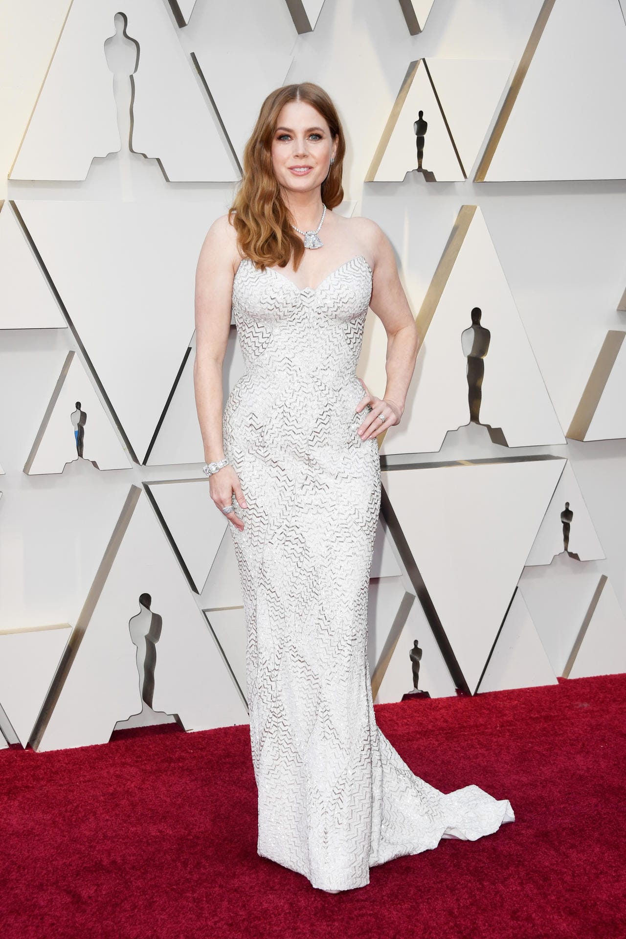 Amy Adams: Sie flaniert im engen Kleid ohne Träger über den Red Carpet.