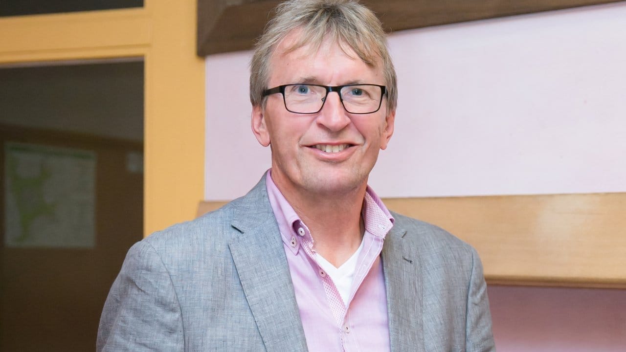 Johannes Wilbert ist Leiter des Instituts zur Berufswahl in Wetter an der Ruhr. Johannes Wilbert ist Leiter des Instituts zur Berufswahl in Wetter an der Ruhr.