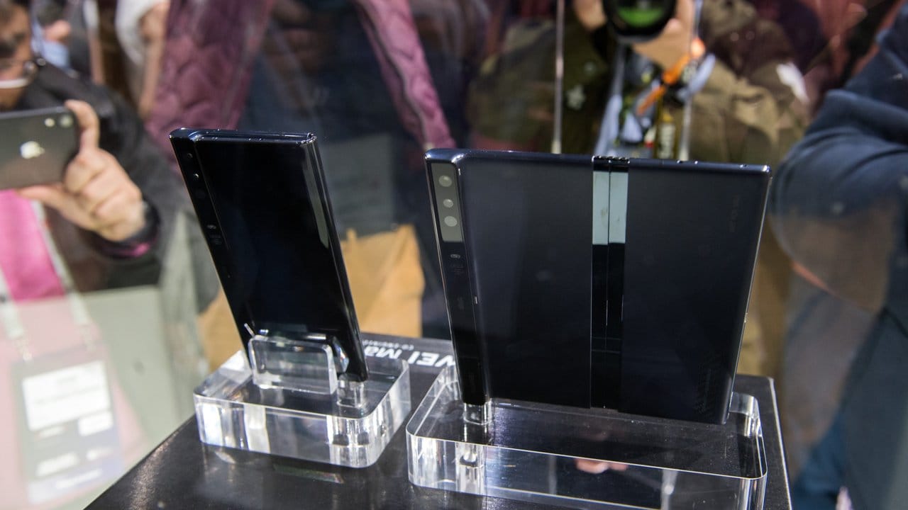 Ein Hingucker auf dem MWC: das faltbare Smartphone Huawei Mate X mit 5G.