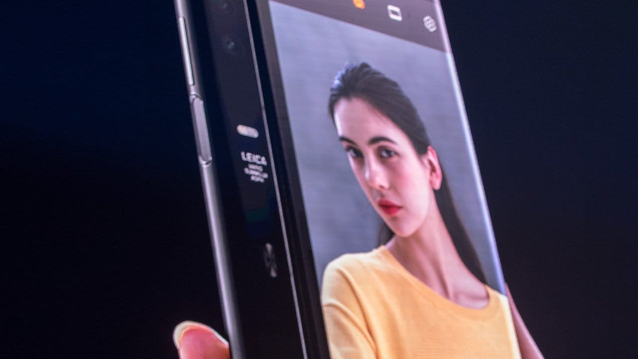 Falt-Smartphones sind eine der Neuheiten auf dem Mobile World Congress - dazu gehört das Mate X von Huawei, hier vorgestellt von Richard Yu, CEO der Huawei Consumer Business Group.
