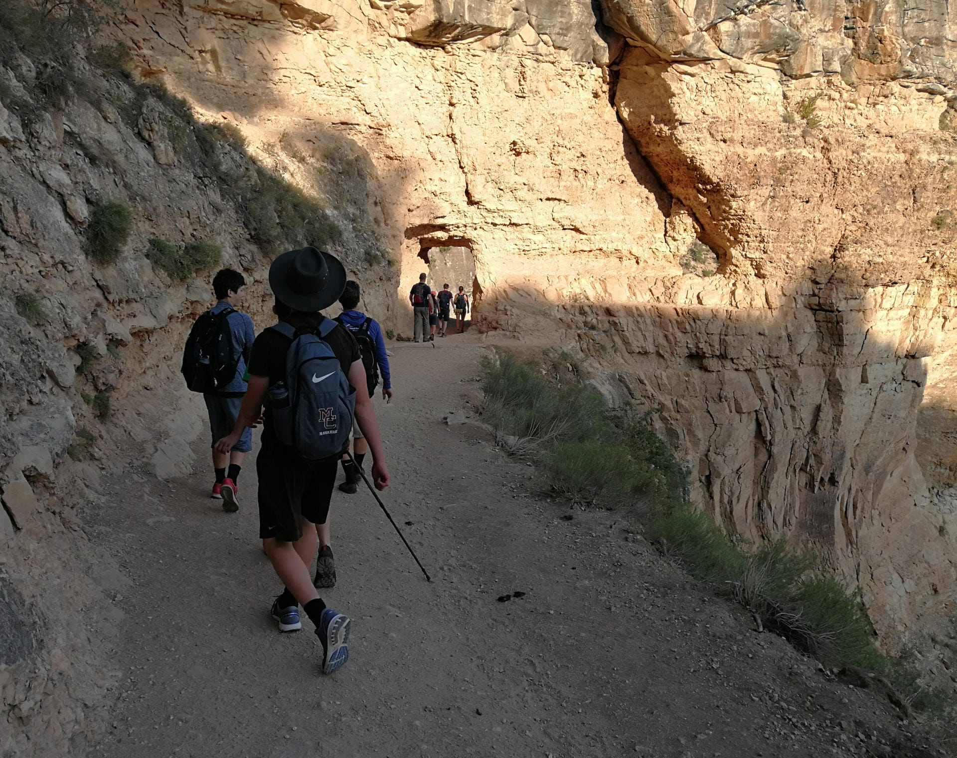 Wanderer im Schatten: Wer den Grand Canyon durchwandert, freut sich stets über Schatten – wie hier auf dem Bright Angel Trail.