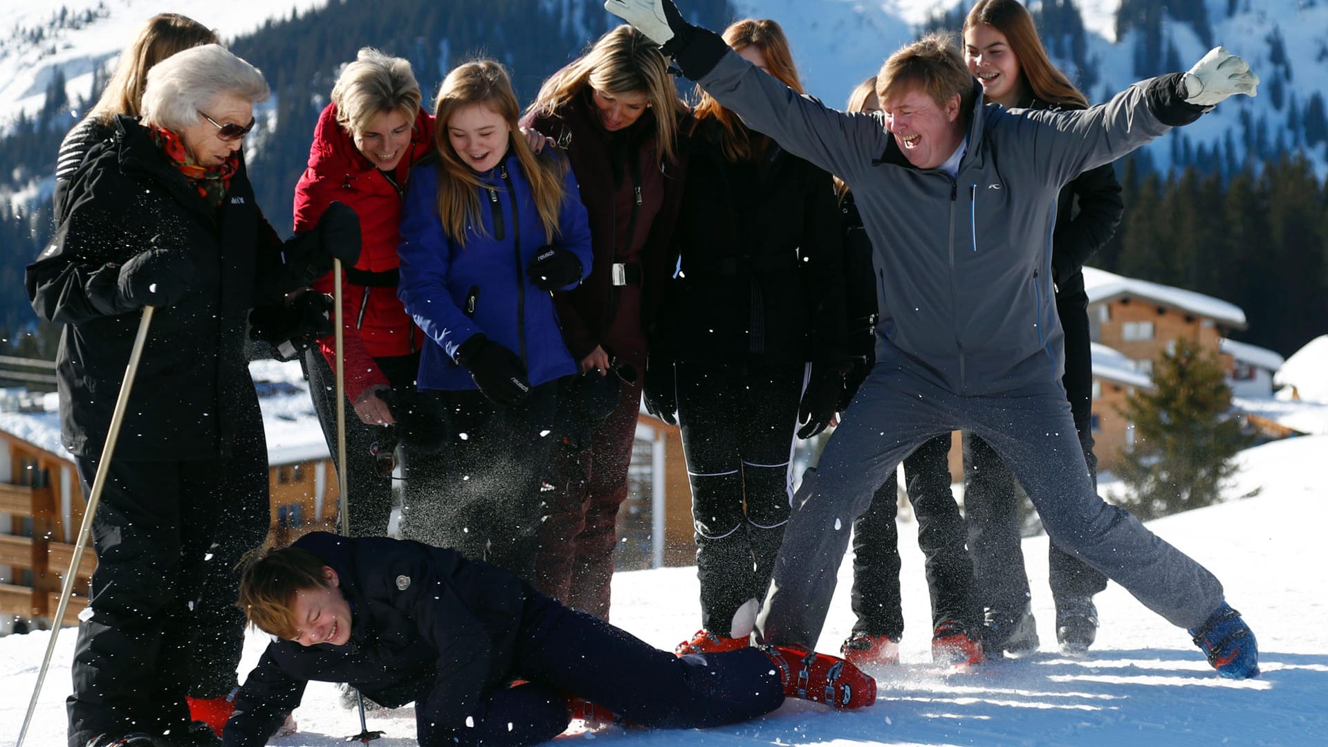 Zu Besuch in Österreich: Die Familie kommt einmal im Jahr nach Lech zum Winterurlaub. Den beginnen sie mit einem letzten Fototermin für die Medien.