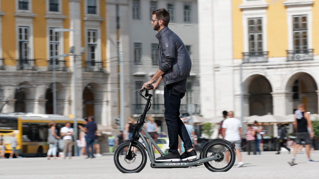 E-Tretroller X2City: Elektrische Mobilität von BMW. E-Tretroller X2City: Elektrische Mobilität von BMW.