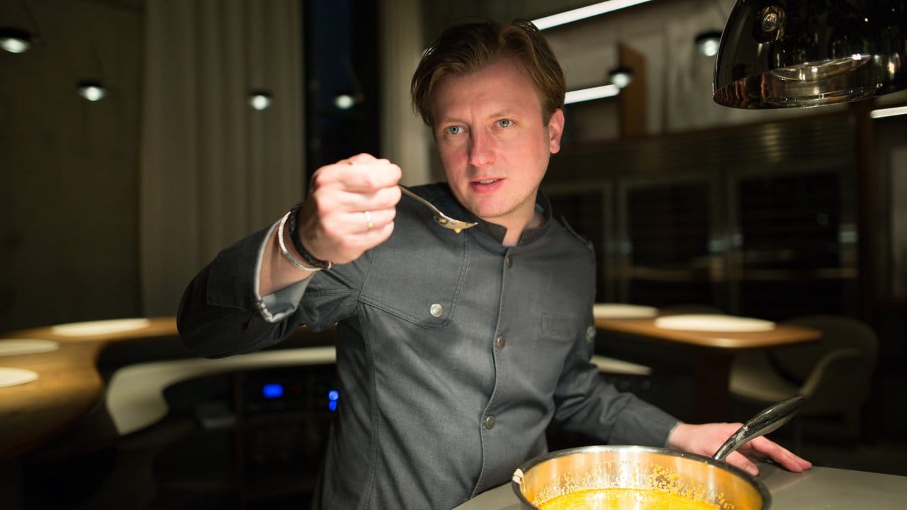 Drei-Sterne-Koch Kevin Fehling in seinem Restaurant "The Table" in Hamburg.