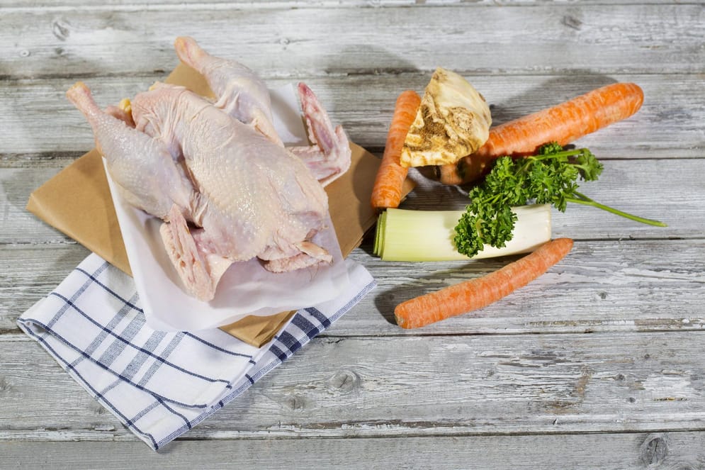 Wie Lange Muss Ein Suppenhuhn Im Schnellkochtopf Kochen Suppenhuhn kochen