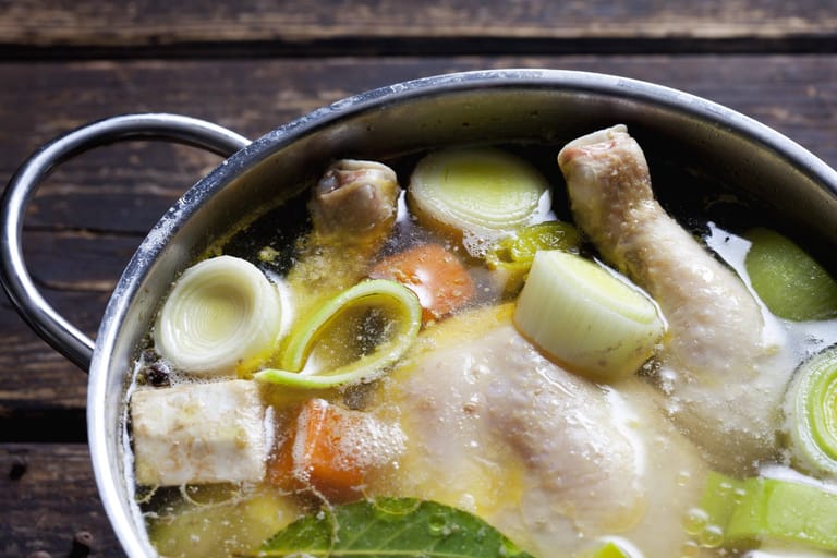 Wie Lange Muss Ein Suppenhuhn Im Schnellkochtopf Kochen Suppenhuhn kochen