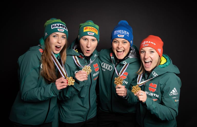 Das Skisprung-Team der Damen