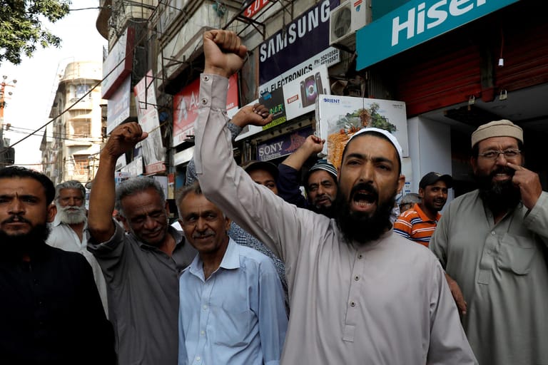 Pakistani demonstrieren gegen Indien