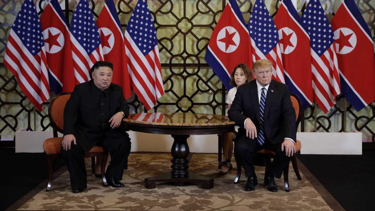 Der Gipfel zwischen US-Präsident Donald Trump (r) und Nordkoreas Machthaber Kim Jong Un in Hanoi hat keinen Durchbruch gebracht.