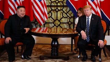 Trump und Kim beim Gipfel in Hanoi