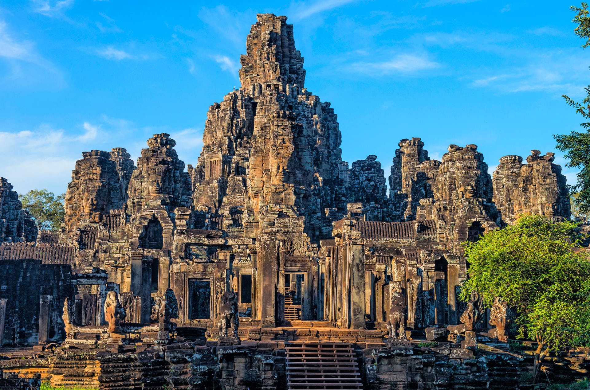 Angkor Vat Tempel in Kambodscha: Ein Besuch der Tempelanlage Angkor Vat ist bei vielen Touristen beliebt und vergleichsweise günstig.