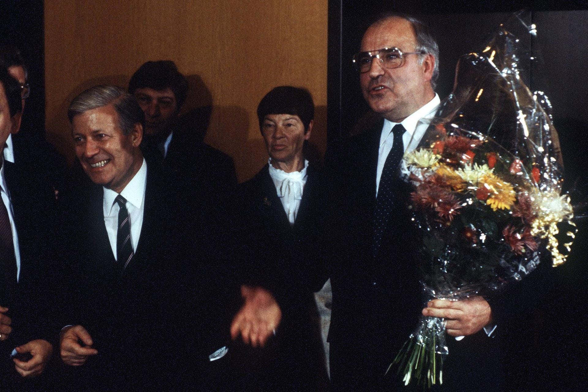 Die Schmidts und Helmut Kohl im Kanzleramt