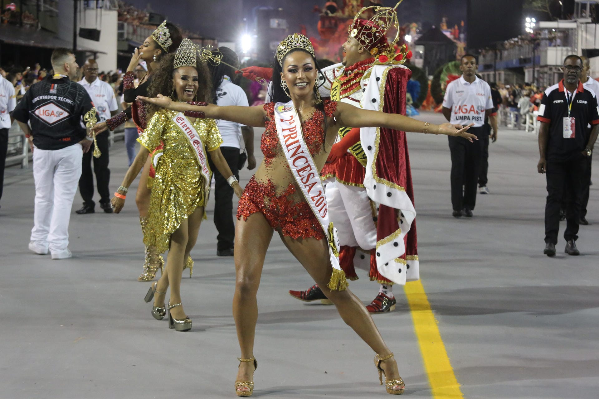 Tage lang zeigen Tänzer und Kostümgestalter nun in Rio ihr Können...