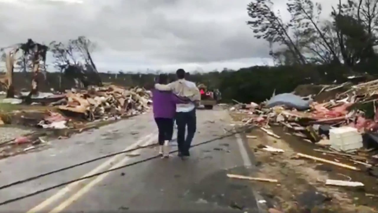 Das Videostandbild zeigt Trümmer in Lee County.