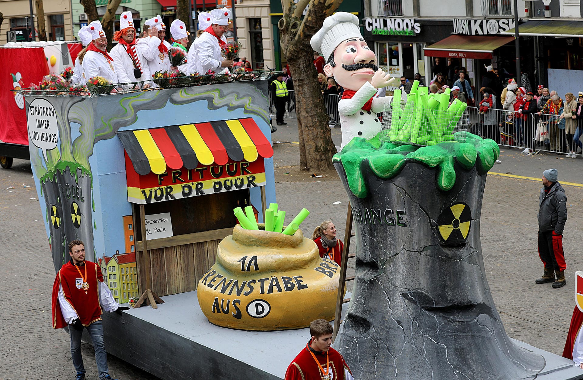 Die Atomkraft: So ganz vertrauen die Kölner Karnevalisten den belgischen Atomkraftwerken nicht.