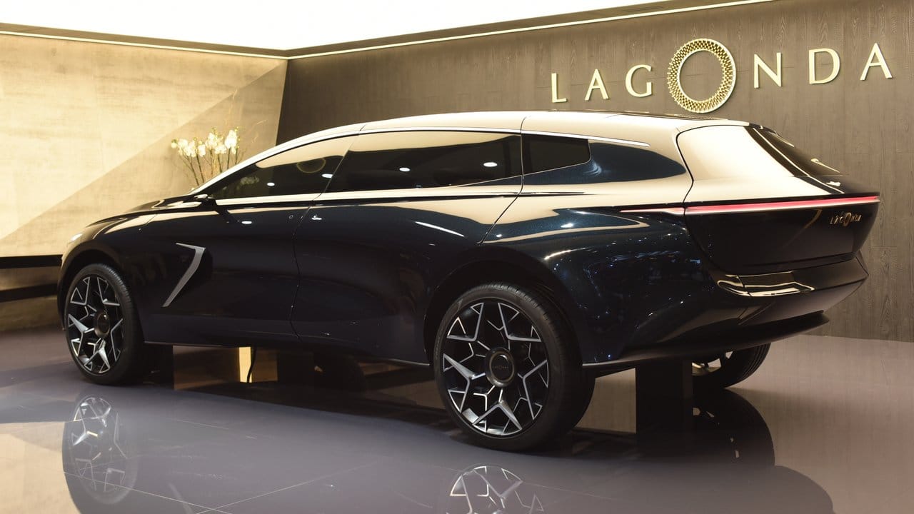 Langes Heck, niedrige Fenster: Die SUV-Studie Lagonda All-Terrain Concept präsentiert sich in Genf futuristisch.