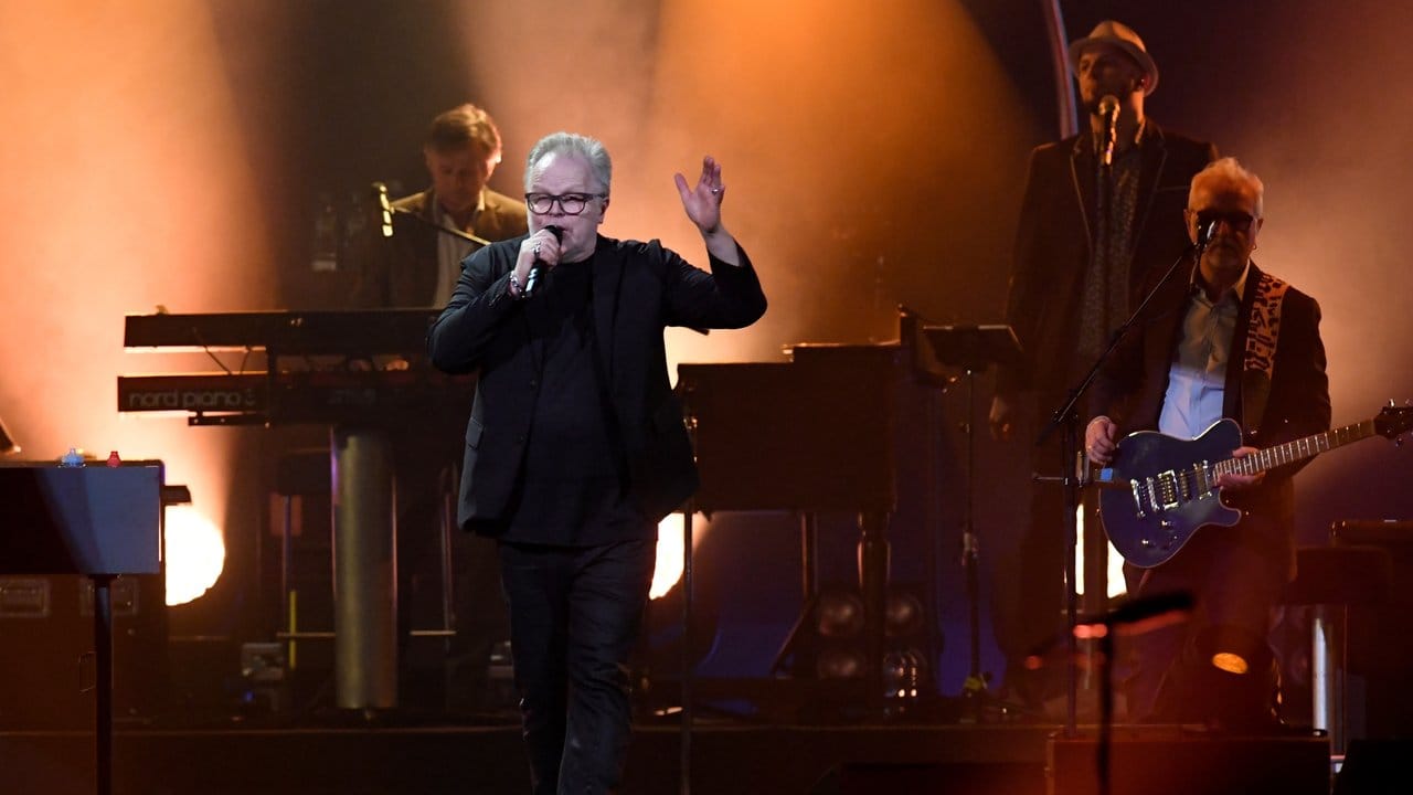 Herbert Grönemeyer heizte mit seiner Band ordentlich ein. Herbert Grönemeyer heizte mit seiner Band ordentlich ein.