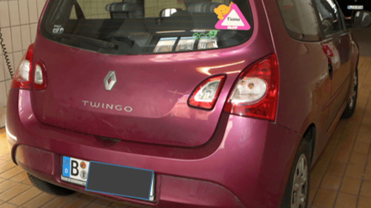 Der himbeerrote Twingo, in dem der Schwager am Tag des Verschwindens unterwegs gewesen war.