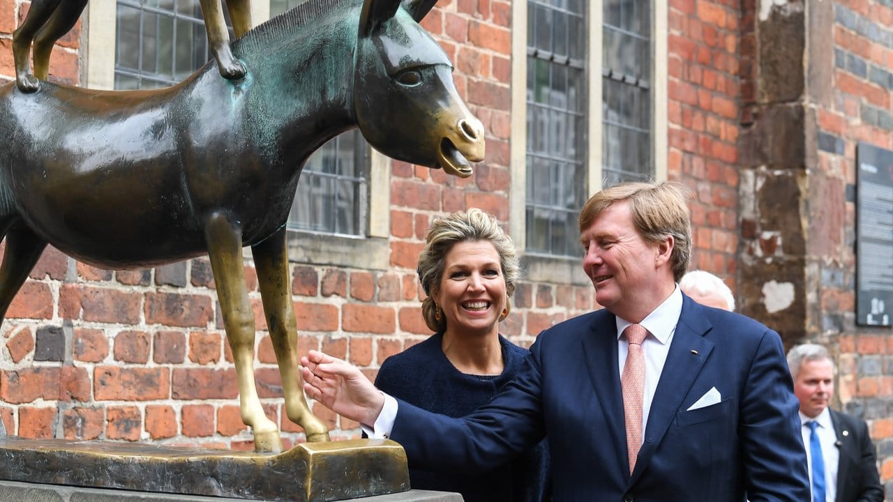 Das niederländisches Königspaar bei den Bremer Stadtmusikanten. Das niederländisches Königspaar bei den Bremer Stadtmusikanten.