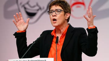 Annegret Kramp-Karrenbauer: In ihrer Rede beim Politischen Aschermittwoch verteidigte die CDU-Vorsitzende ihren Karnevalswitz.