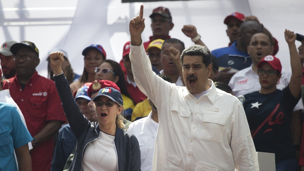 Venezuelas Präsident Nicolas Maduro (r.