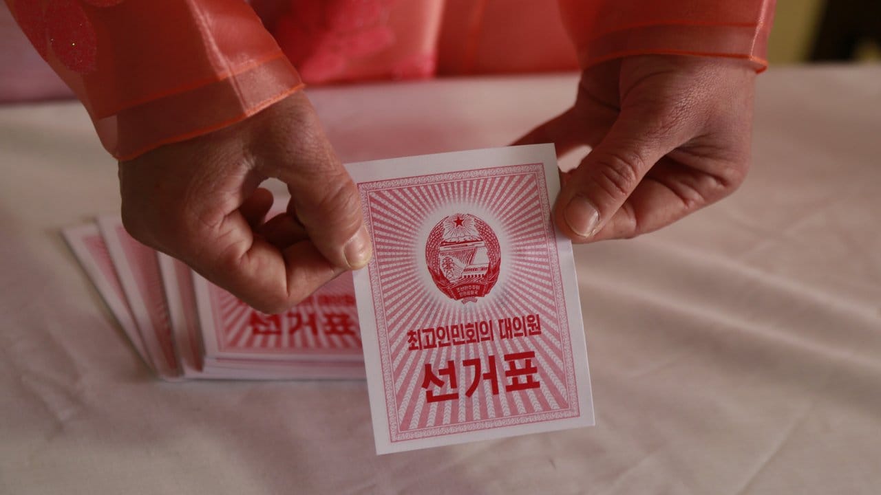 Stimmzettel für die Wahl der Obersten Volksversammlung, dem nordkoreanischen Parlament.