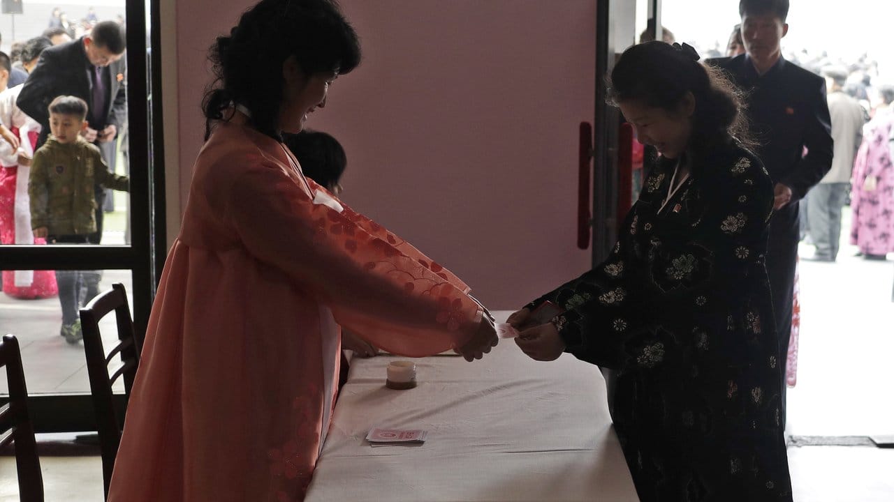 Wahllokal in Pjöngjang: Die kommunistische Führung lässt zum zweiten Mal seit der Machtübernahme von Machthaber Kim eine neue Oberste Volksversammlung wählen.