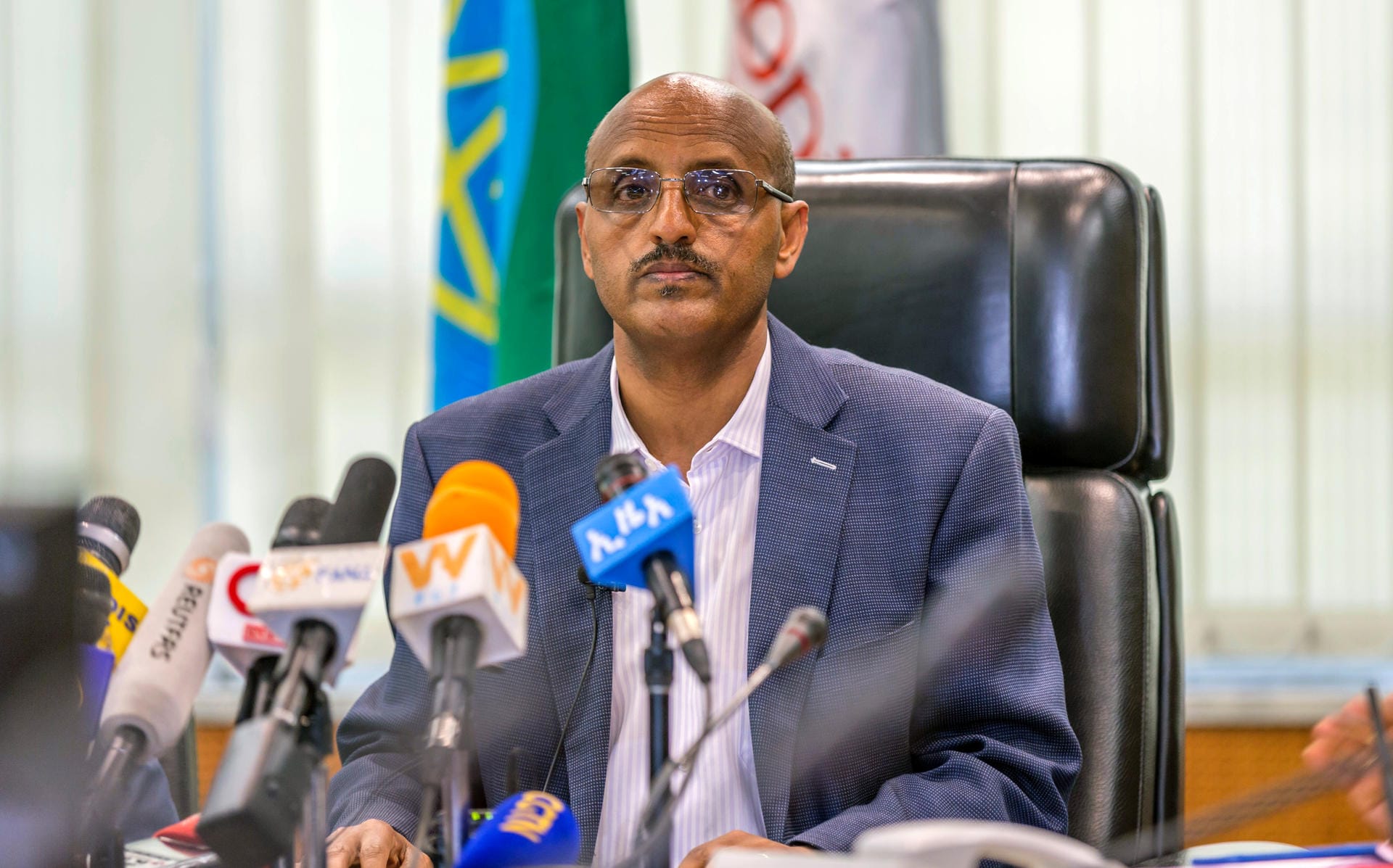 Fassungslos: Der Chef der von Ethiopian Airlines, Tewolde Gebremariam, bei einer eilig einberufenen Pressekonferenz in Addis Ababa.