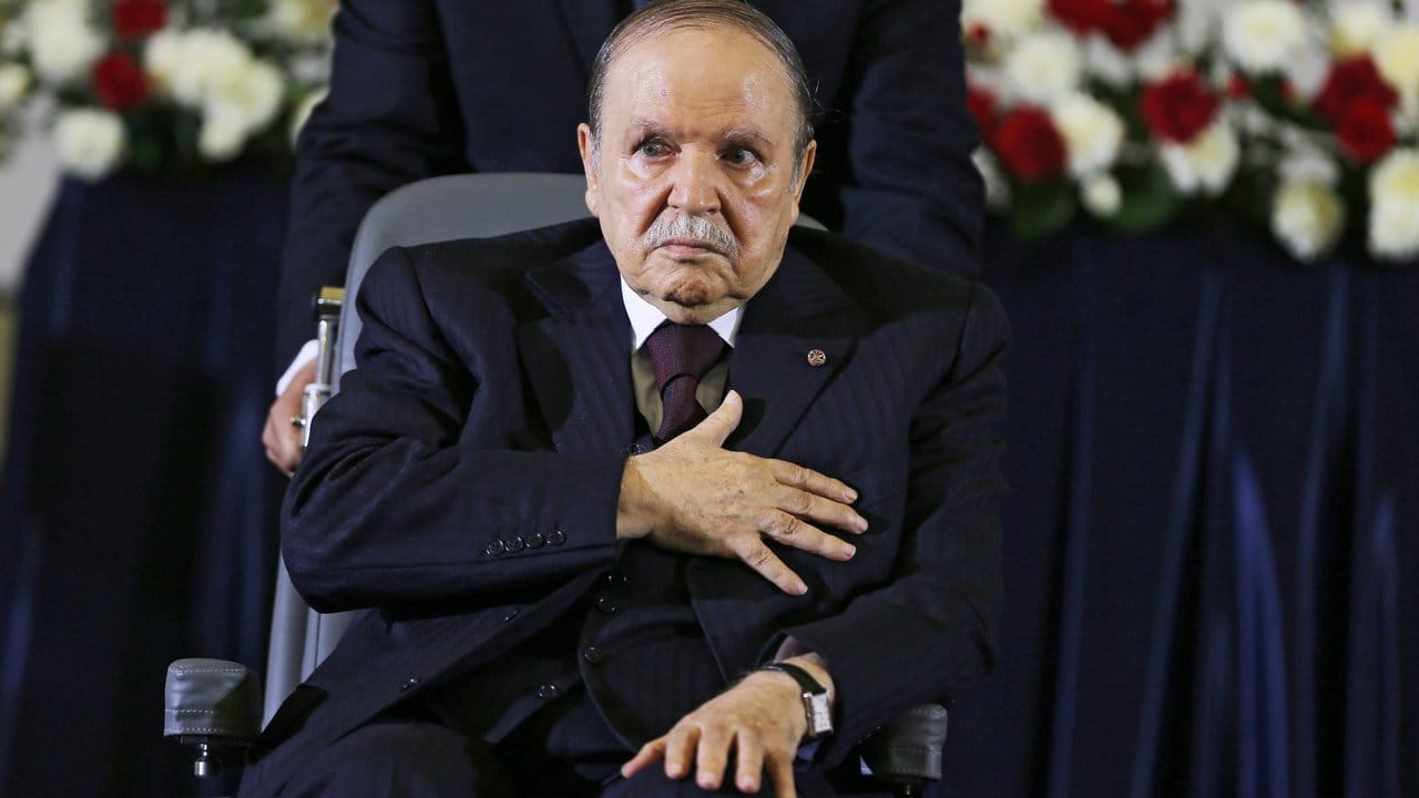 Sitzt seit einem Schlaganfall im Rollstuhl und hat große Probleme beim Sprechen: Algeriens 82-jähriger Präsident Abdelaziz Bouteflika.