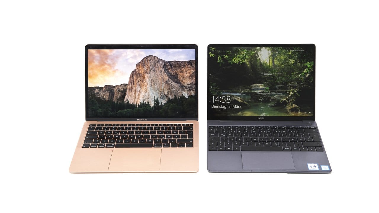 Apples Retina-Display im MacBook Air (links) besitzt eine höhere Auflösung als das Display des Matebook 13 (rechts).