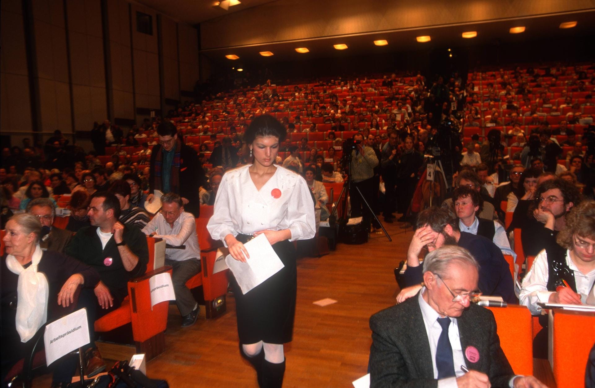 Ihre politische Karriere startete Wagenknecht in der PDS, hier ist sie auf einem Parteitag in Berlin im Frühjahr 1995 zu sehen.
