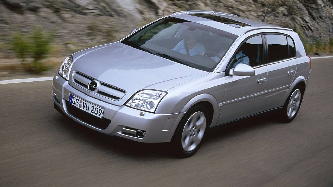 Doch Opel vermarktete die Steilheck-Limousine separat als Signum.
