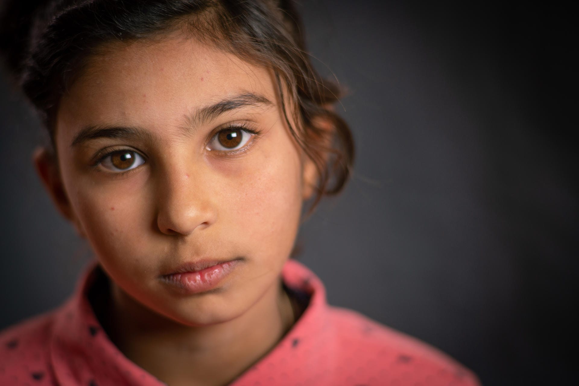 Hala ist 11 Jahre alt, sie konnte wegen des Syrien-Konflikts zwei Jahre nicht zur Schule gehen. "Alles, an was ich mich erinnere, ist der Krieg", sagt Hala zu Unicef. "Ich hatte solche Angst, früher fielen regelmäßig Bomben um unser Haus herum."