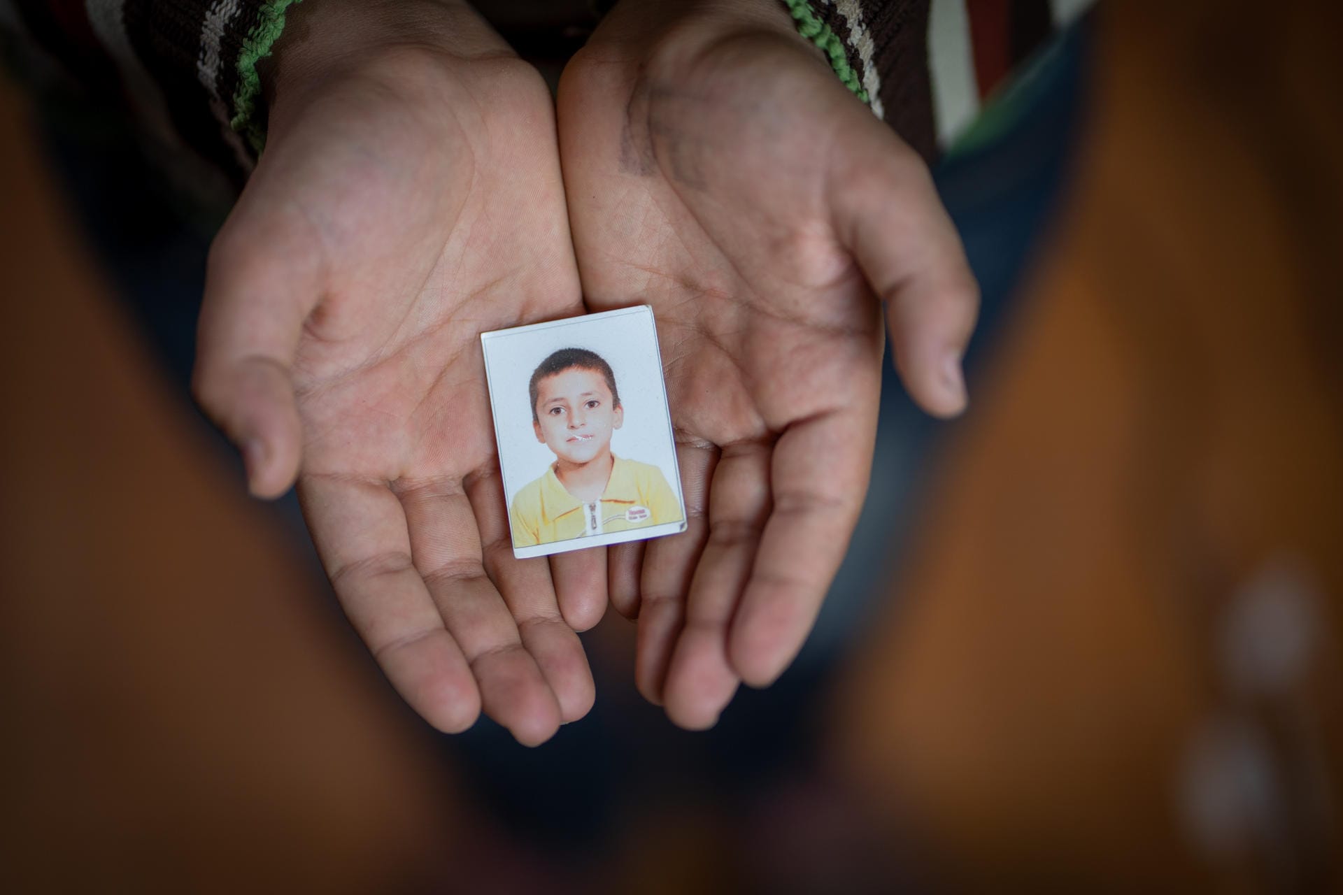 Yahya ist 13 Jahre alt. Als er Syrien verlassen musste, war er sechs. Der Unicef zeigt er ein Foto von sich als Schulanfänger. "Mein größter Wunsch ist es, nach Syrien zurückzukehren und mein Haus und meine Schule zu sehen", sagt Yahya zu Unicef. "Ich wünsche mir, dass Syrien wieder sicher wird."