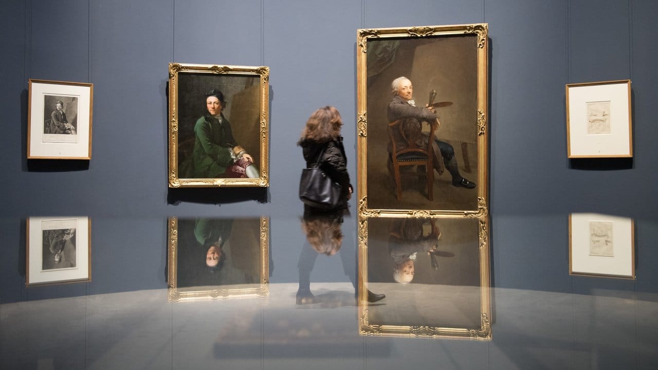 "Jugendliches Selbstbildnis" (l) und "Selbstbildnis mit 58 Jahren" von Anton Graff in der Ausstellung "Anton Graff (1736-1813) - Porträts".