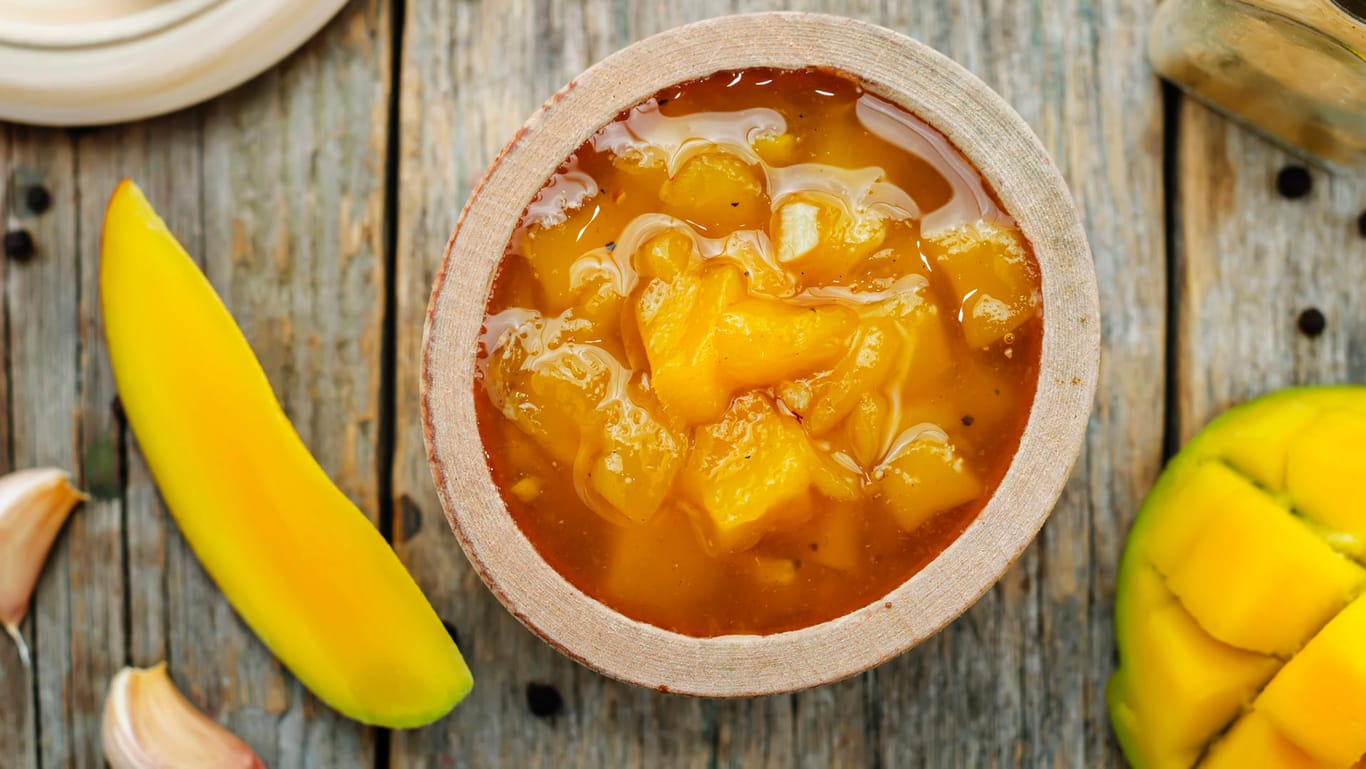 Mangochutney: Es gibt sehr exotische Chutneys, die Variante mit Mango ist eher klassisch.