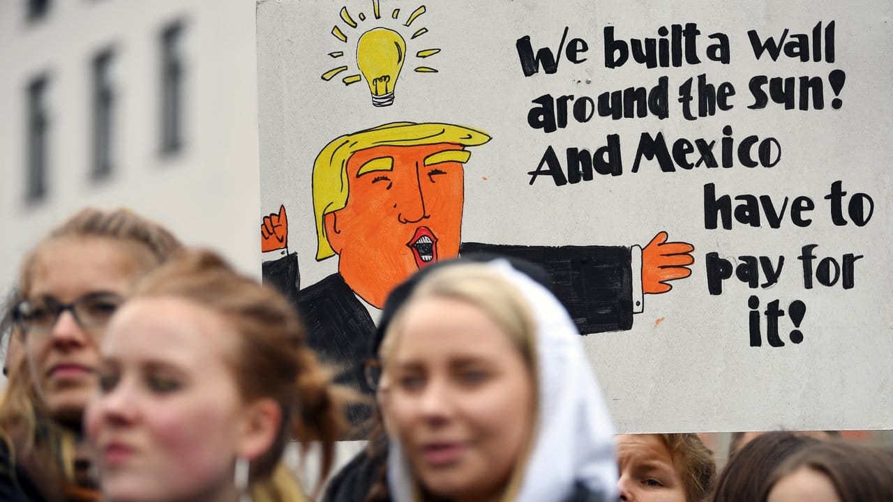 Donald Trump rettet das Klima: "Wir haben eine Mauer um die Sonne gebaut, und Mexiko wird dafür bezahlen".