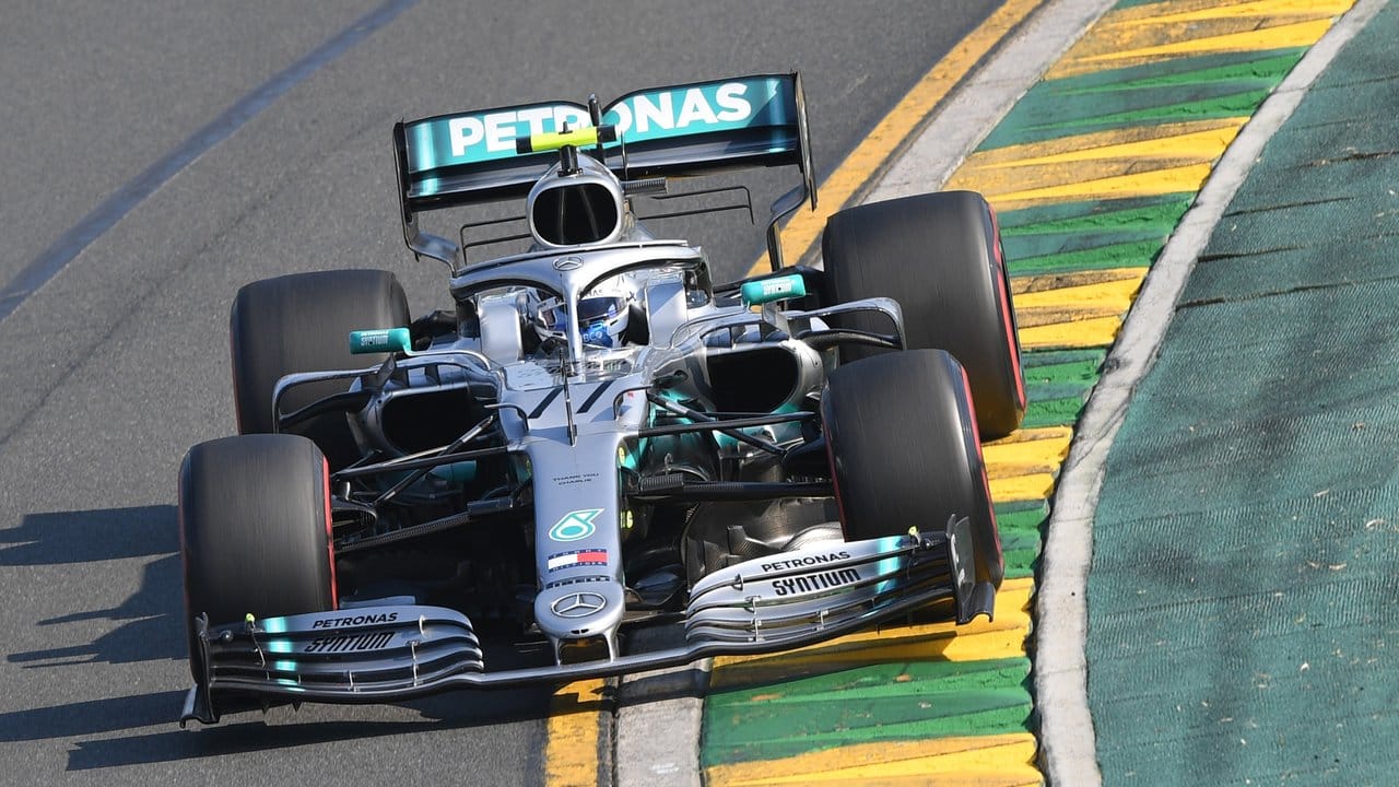 Mercedes-Pilot Valtteri Bottas hat das Auftaktrennen der Formel-1-Saison in Melbourne gewonnen.