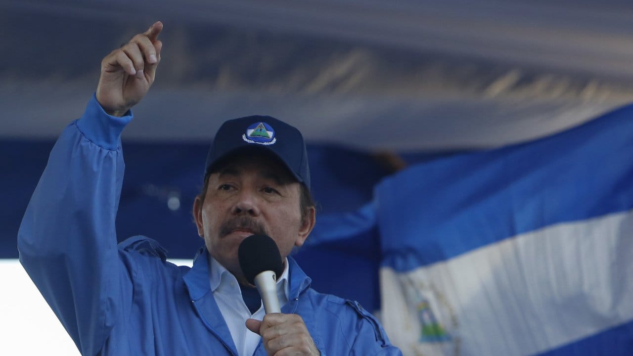 Nicaraguas autoritärer Präsident Daniel Ortega spricht bei einer Kundgebung vor seinen Anhängern.