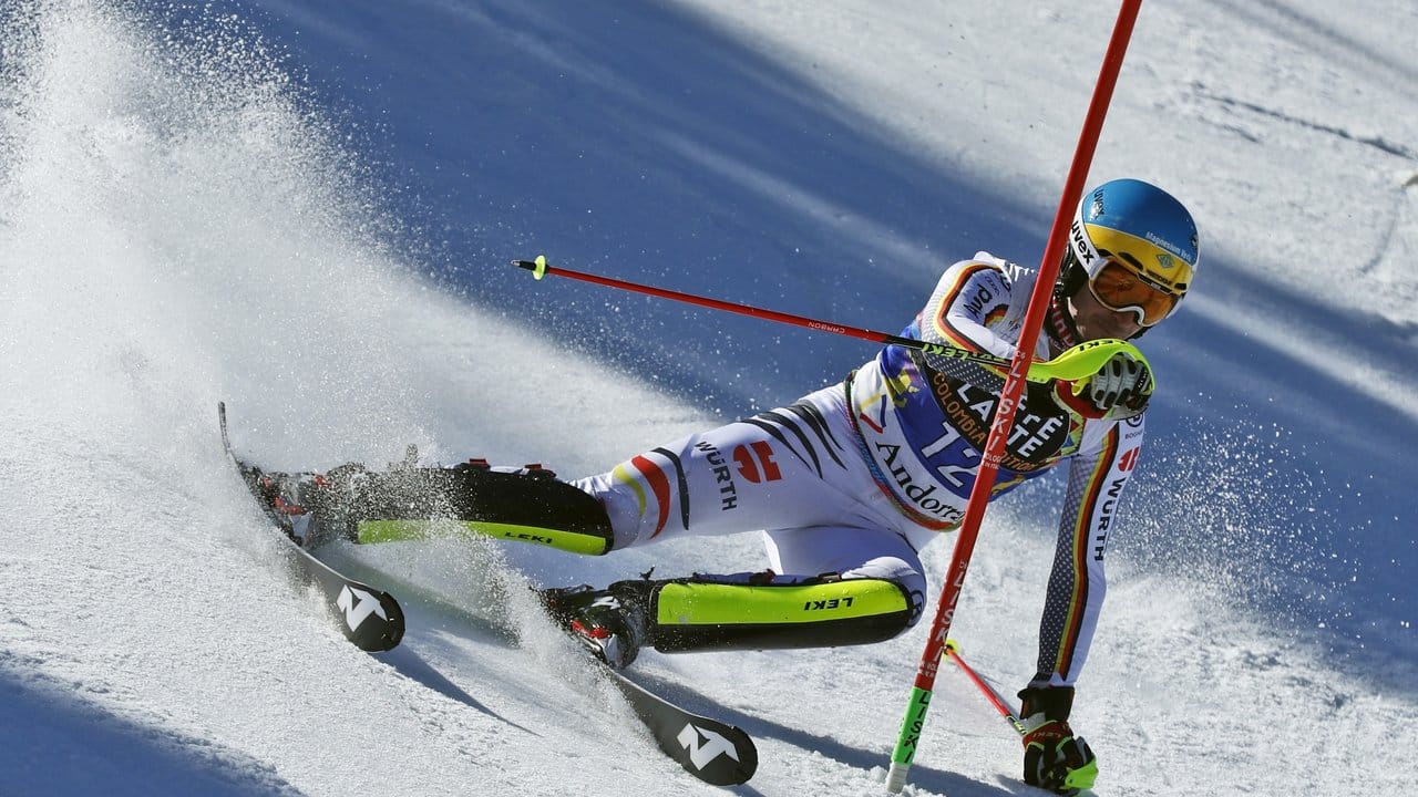 Felix Neureuther beendet den Slalom in Andorra als Siebter.