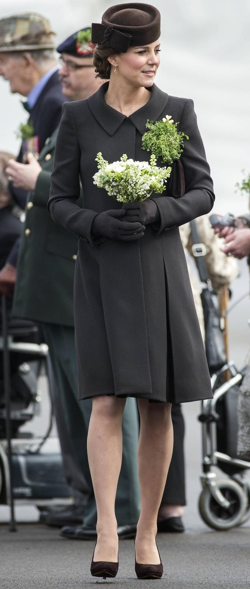 2015: Kate hatte sich zwei Jahre zuvor ebenfalls für einen Mantel von Catherine Walker entschieden.