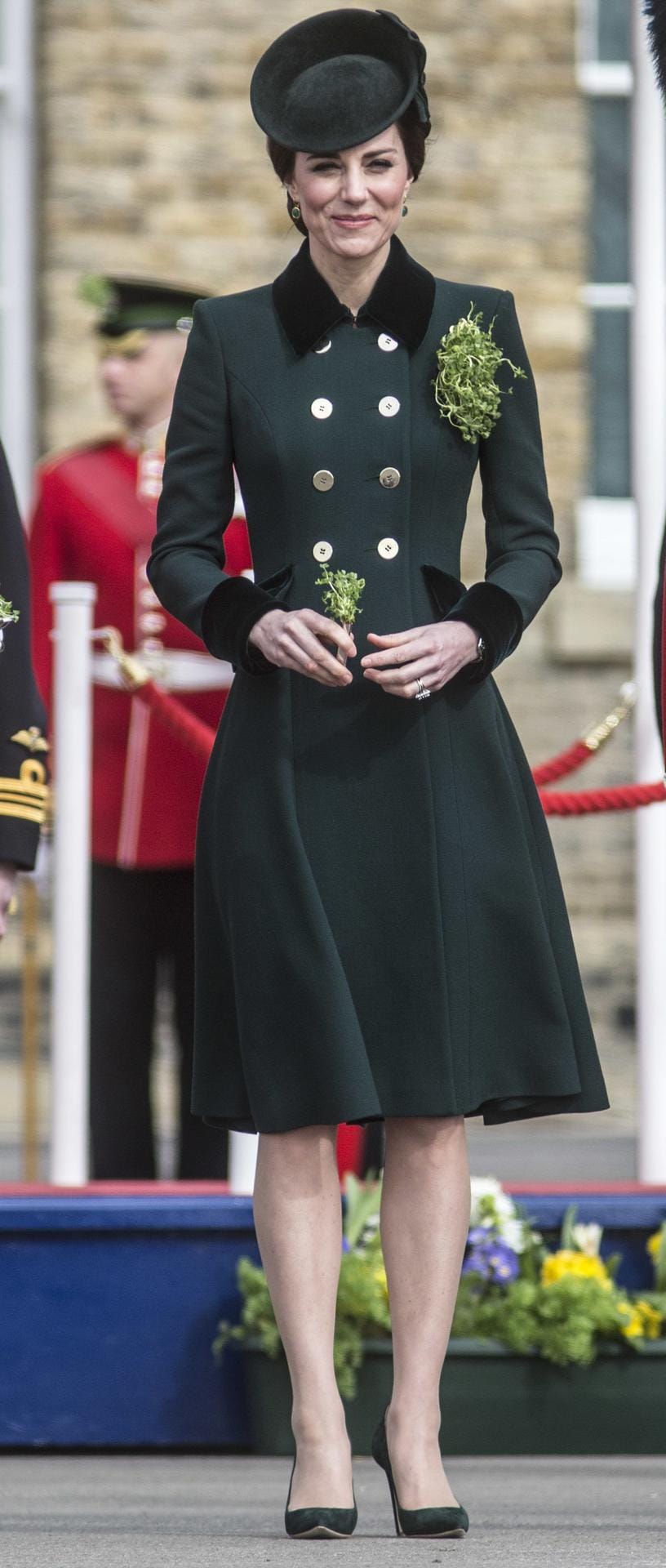 2016: Der Mantel, den Kate damals wählte, war von Catherine Walker.
