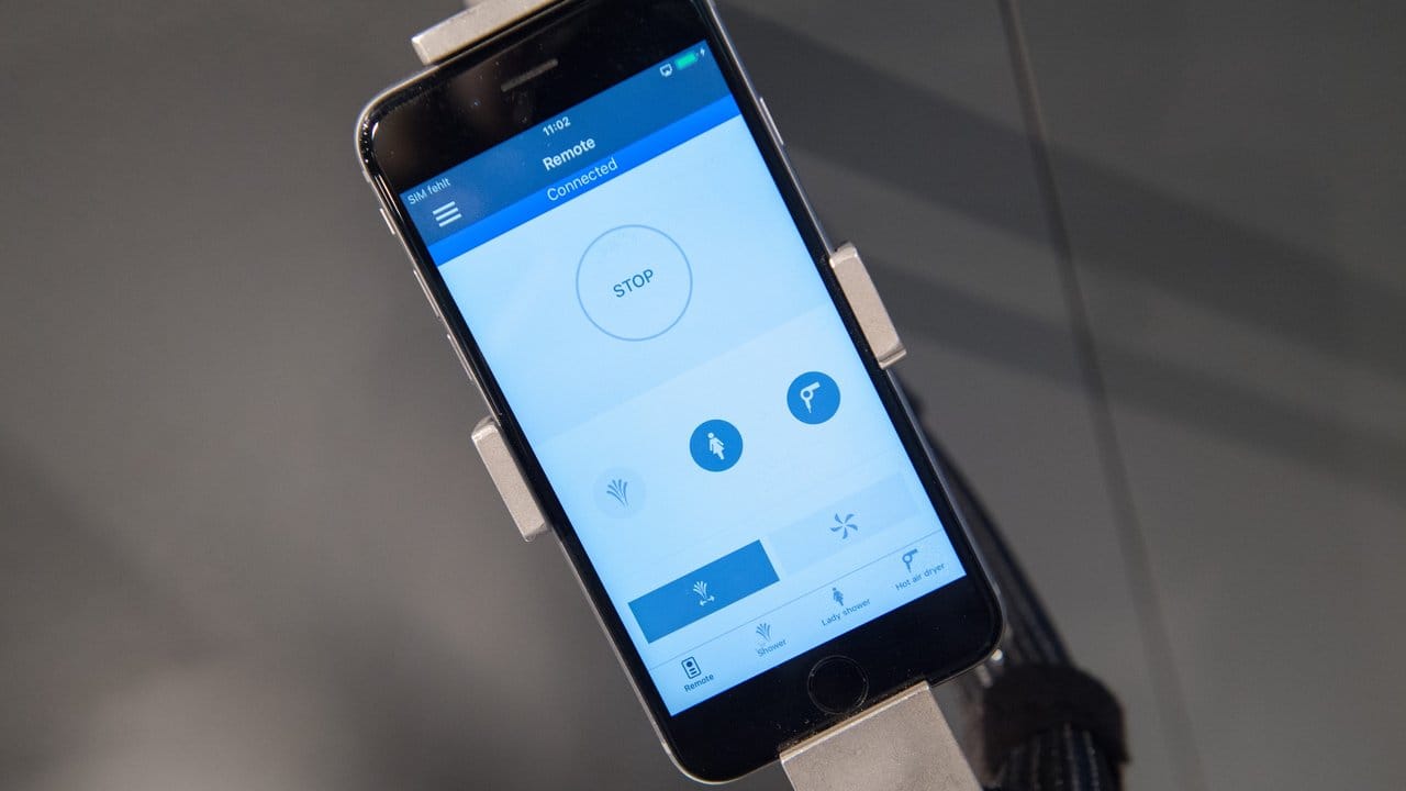 Die Funktionen der Dusch-WCs lassen sich auch über Apps auf dem Smartphone regulieren. Die Funktionen der Dusch-WCs lassen sich auch über Apps auf dem Smartphone regulieren.