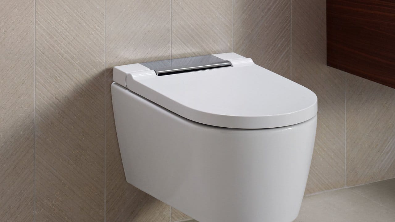 Das neue Dusch-WC AquaClean Sela von Geberit wurde auf der Messe ISH in Frankfurt vorgestellt. Das neue Dusch-WC AquaClean Sela von Geberit wurde auf der Messe ISH in Frankfurt vorgestellt.