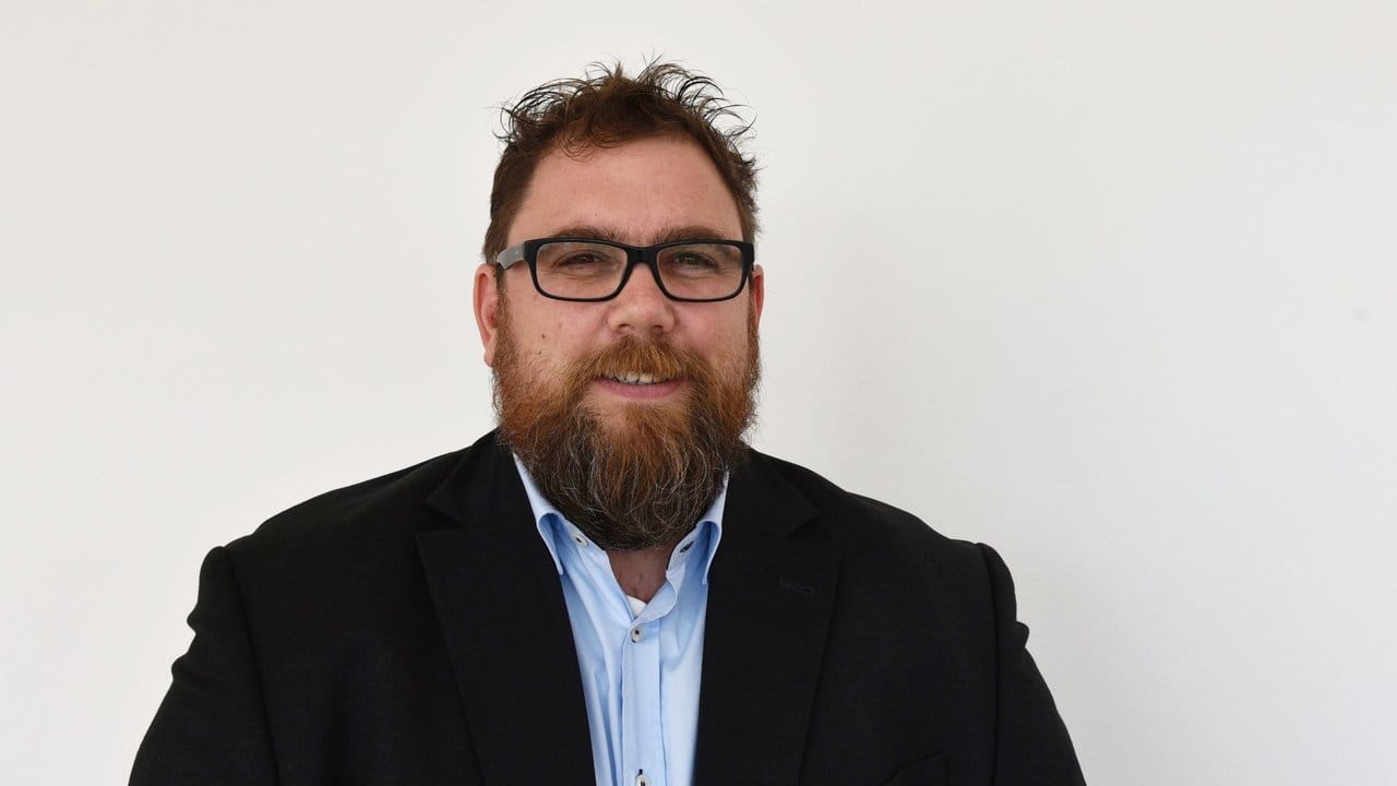 Thomas Fischer ist Referent für Kreislaufwirtschaft und Marktentwicklung beim Bundesverband Sekundärrohstoffe und Entsorgung in Bonn. Thomas Fischer ist Referent für Kreislaufwirtschaft und Marktentwicklung beim Bundesverband Sekundärrohstoffe und Entsorgung in Bonn.