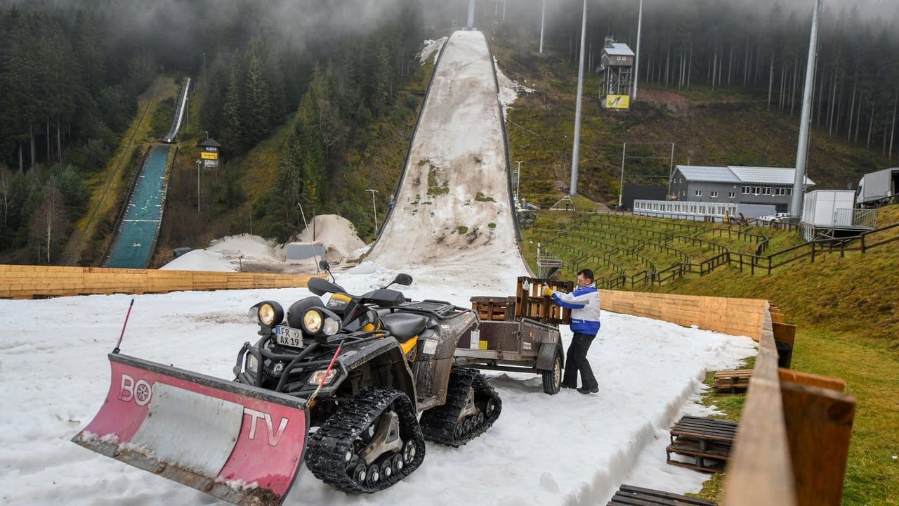 Die Weltcupveranstaltung im Skispringen musste in Titisee-Neustadt aufgrund des Wetters abgesagt worden.