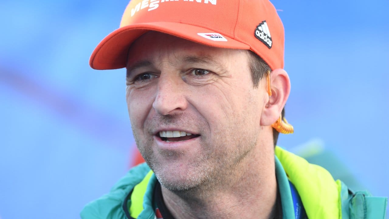 Skisprung-Bundestrainer Werner Schuster sieht Wintersport vor großen Herausforderungen.